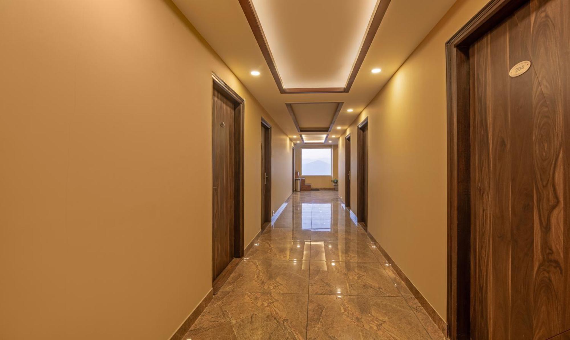 Treebo The Northern Retreat Resort With Mountain View Shimla Exterior photo